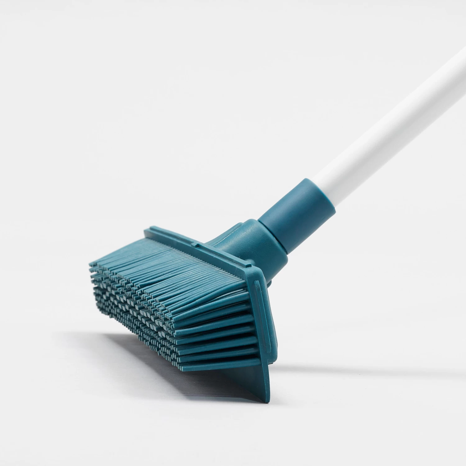 Quechua Camping Broom Dustpan Kit 6 Quechua Camping Broom Dustpan Kit - Image 6